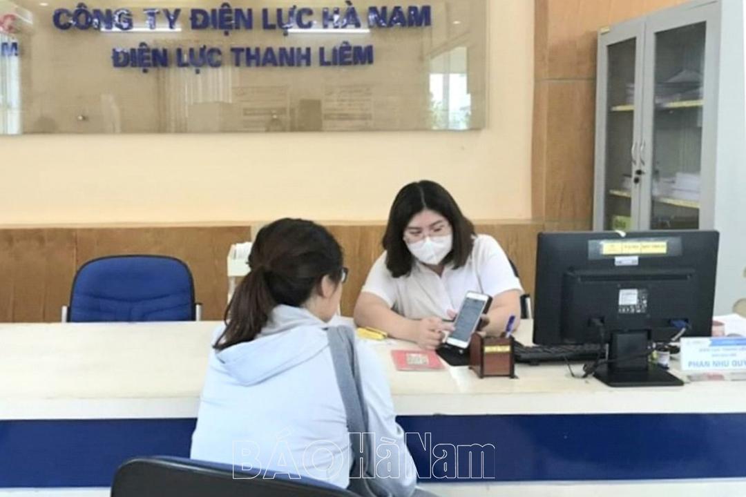 Điện lực Thanh Liêm đẩy mạnh chuyển đổi số trong lĩnh vực kinh doanh và dịch vụ khách hàng