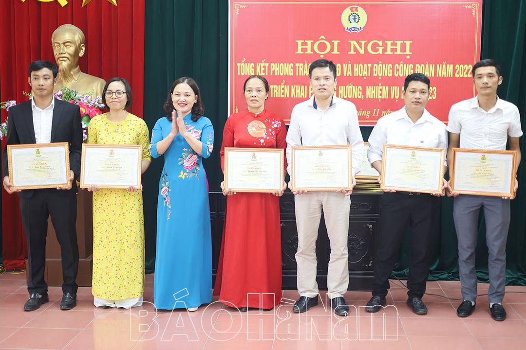 LĐLĐ Bình Lục dẫn đầu khối thi đua các huyện, thị xã, thành phố năm 2022