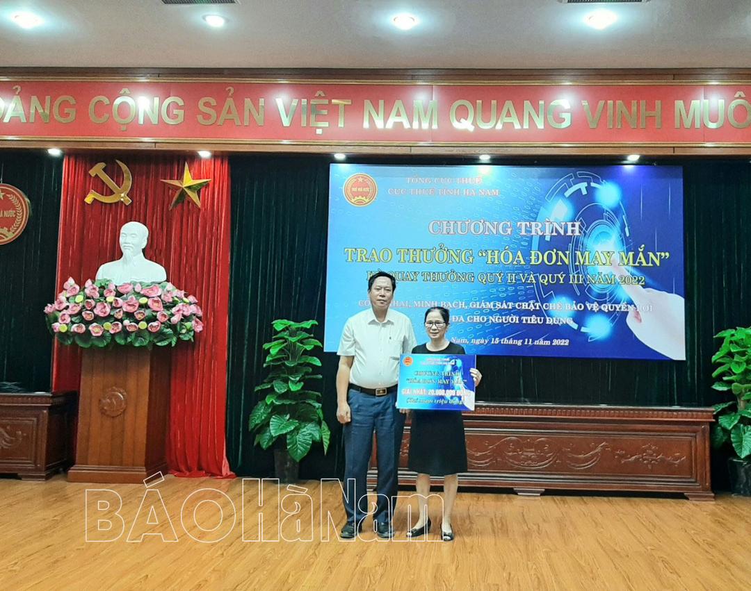 Cục Thuế tỉnh Hà Nam trao thưởng ‘’ Hóa đơn may mắn’’ trong quý II và quý III năm 2022