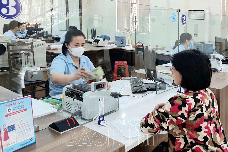 Lãi suất huy động tiết kiệm của các ngân hàng thương mại tăng cao