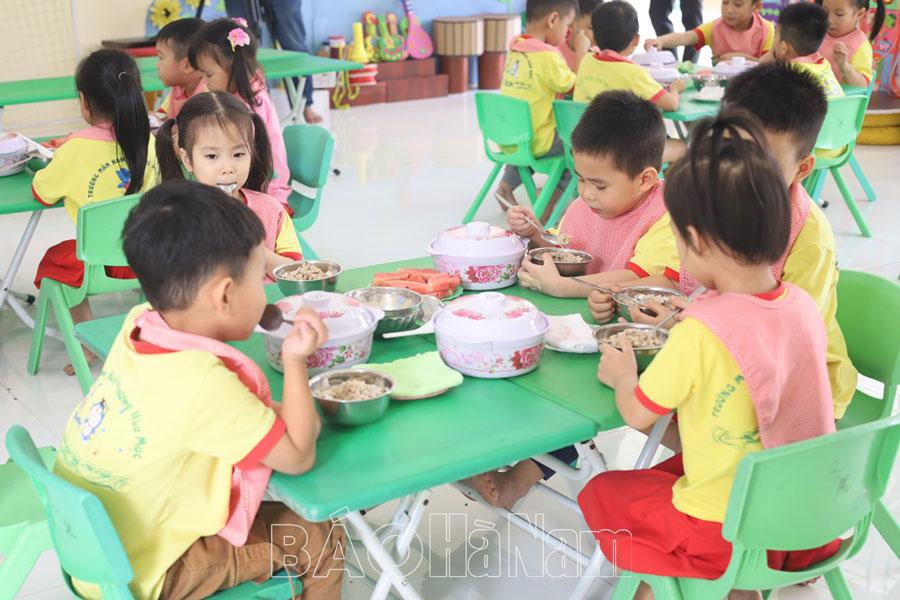 Bảo đảm an toàn thực phẩm tại các bếp ăn tập thể trường học ở thị xã Duy Tiên