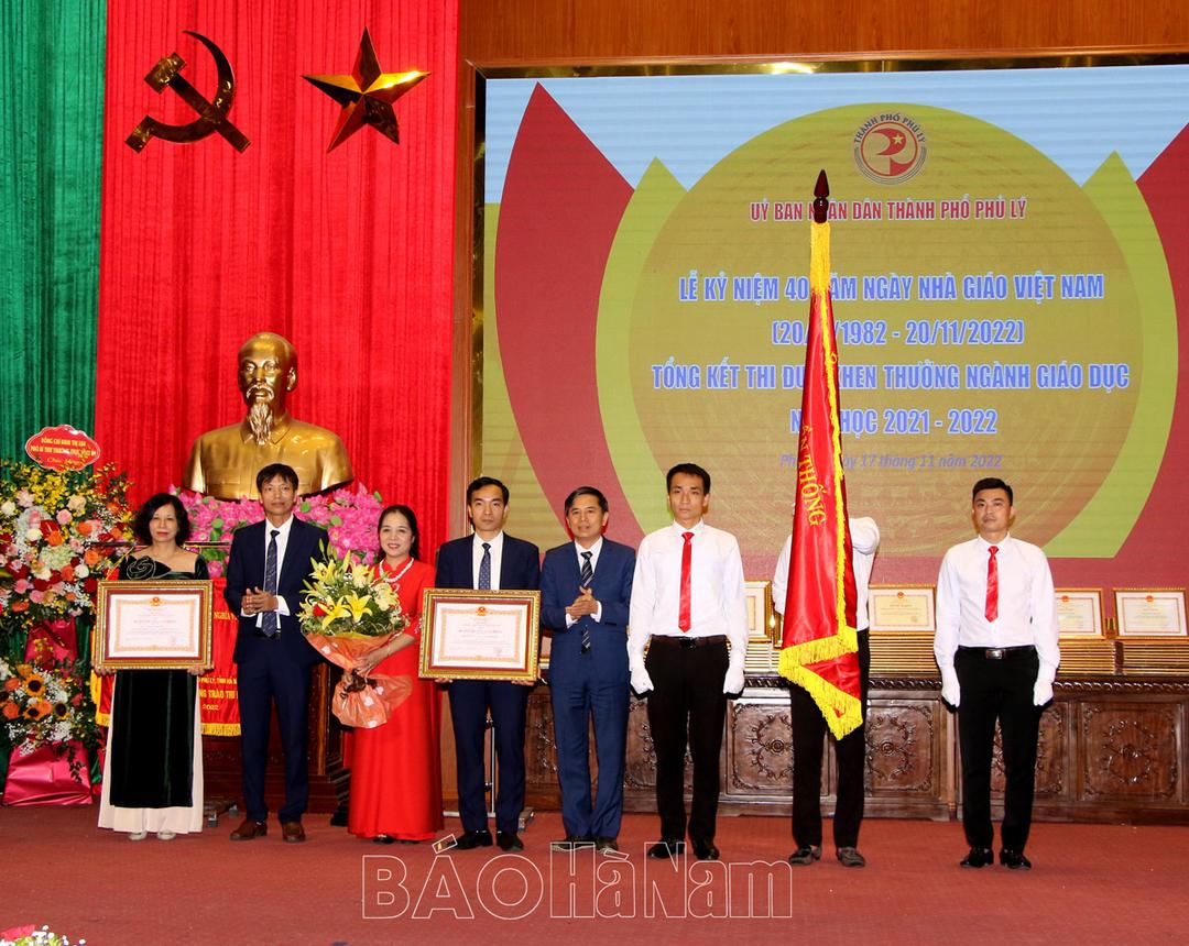 Phòng Giáo dục và Đào tạo thành phố Phủ Lý kỷ niệm 40 năm ngày Nhà giáo Việt Nam và đón nhận Huân chương Lao động hạng Nhất