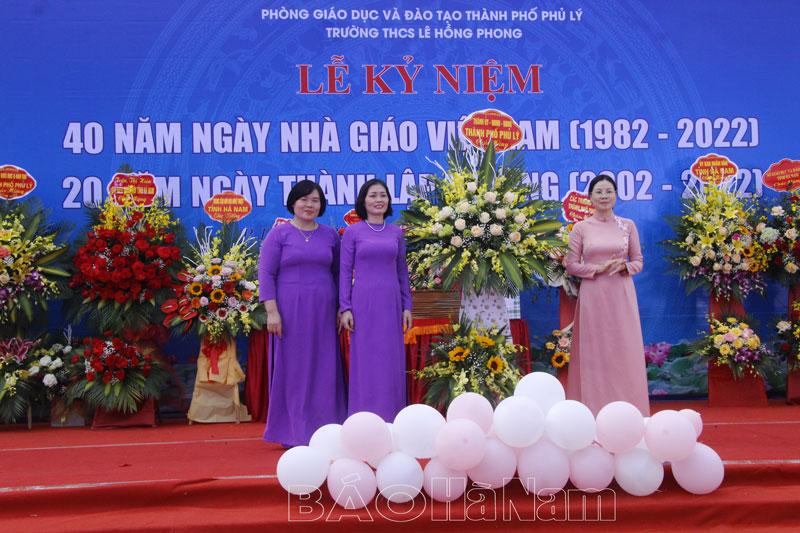 Trường THCS Lê Hồng Phong kỉ niệm 20 năm ngày thành lập