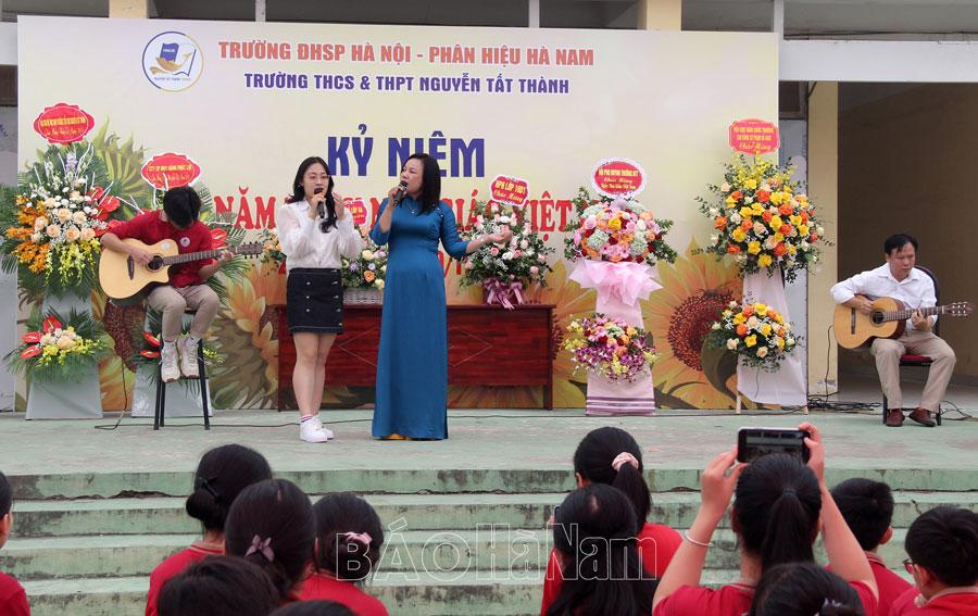 Trường THCS & THPT Nguyễn Tất Thành kỷ niệm 40 năm Ngày Nhà giáo Việt Nam