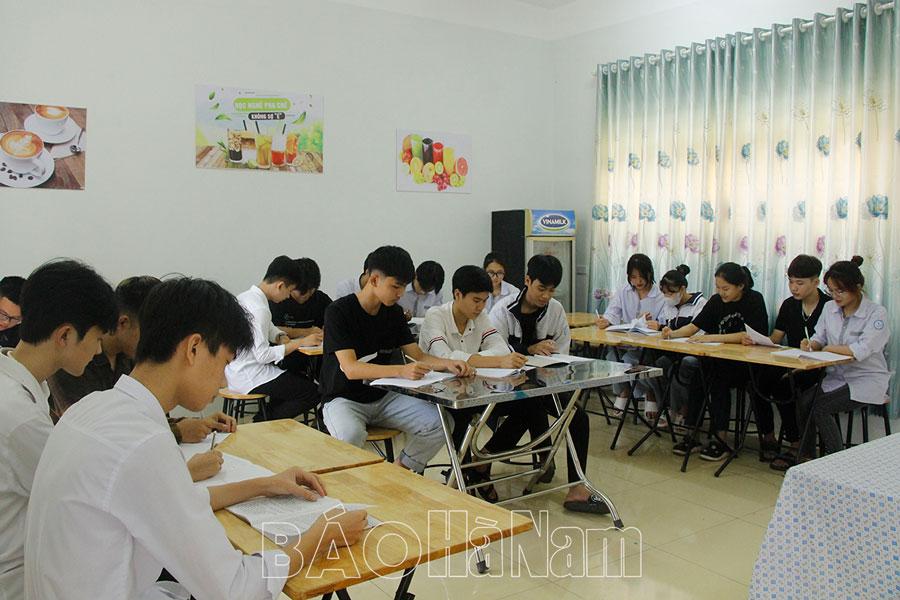 Trung tâm GDNN-GDTX huyện Lý Nhân mở rộng hình thức dạy nghề