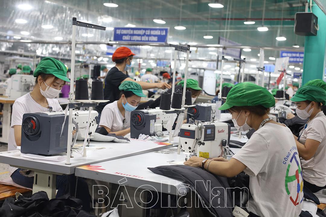 Công đoàn tham gia bảo đảm lương, thưởng Tết cho người lao động