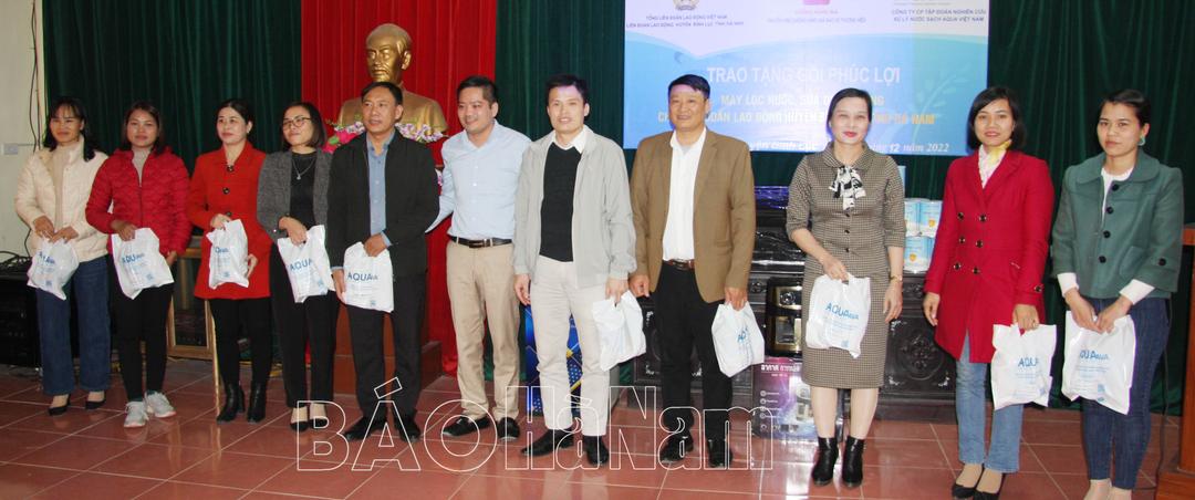 LĐLĐ Bình Lục truyền thông trao gói phúc lợi cho đoàn viên công đoàn