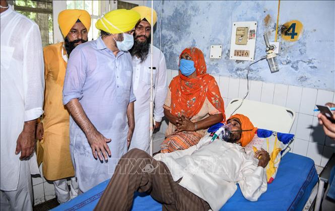 Trên 80 người tại Ấn Độ tử vong nghi do ngộ độc rượu