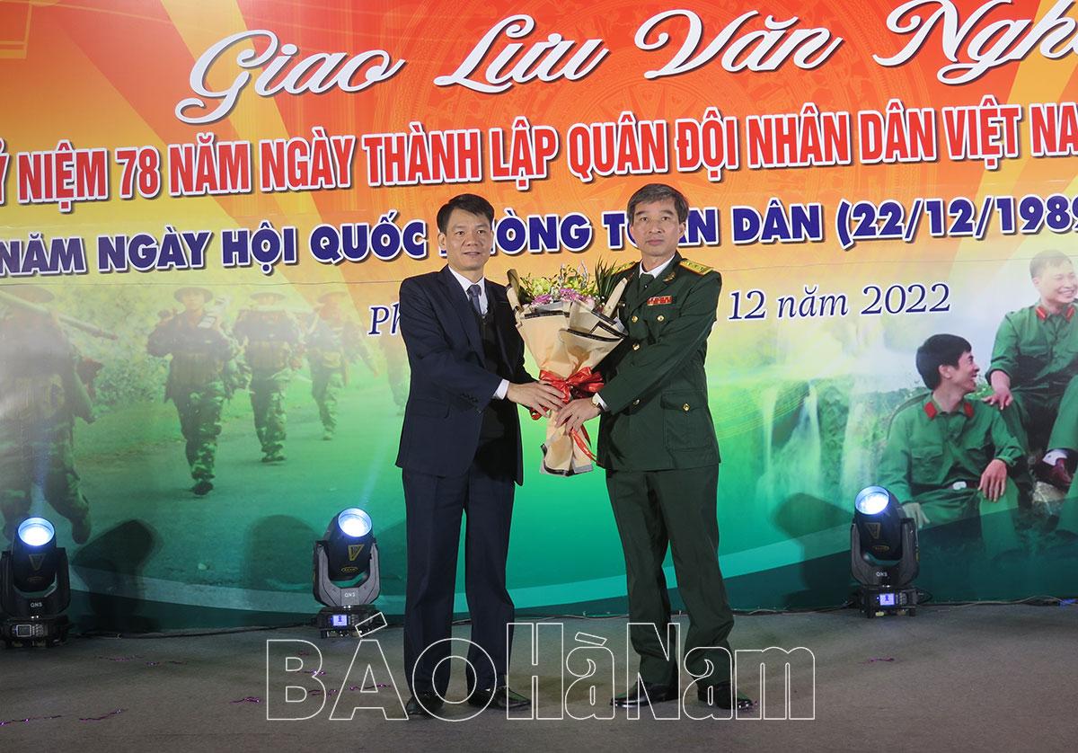 Ban CHQS thành phố Phủ Lý phối hợp tổ chức chương trình giao lưu văn nghệ “Vang mãi khúc quân hành”