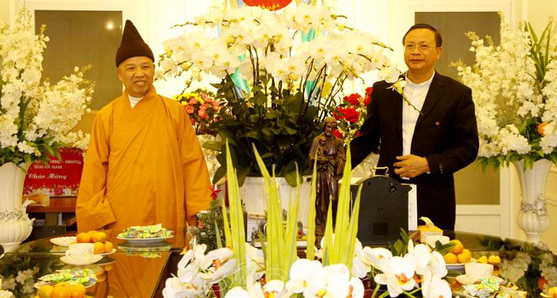 Hòa thượng Thích Thanh Quyết chúc mừng Giáo xứ Phủ Lý nhân dịp Noel