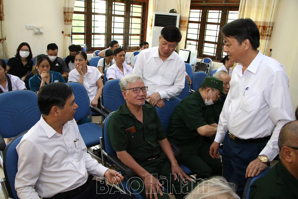 Gần 27.600 đối tượng người có công với cách mạng được nhận quà Tết