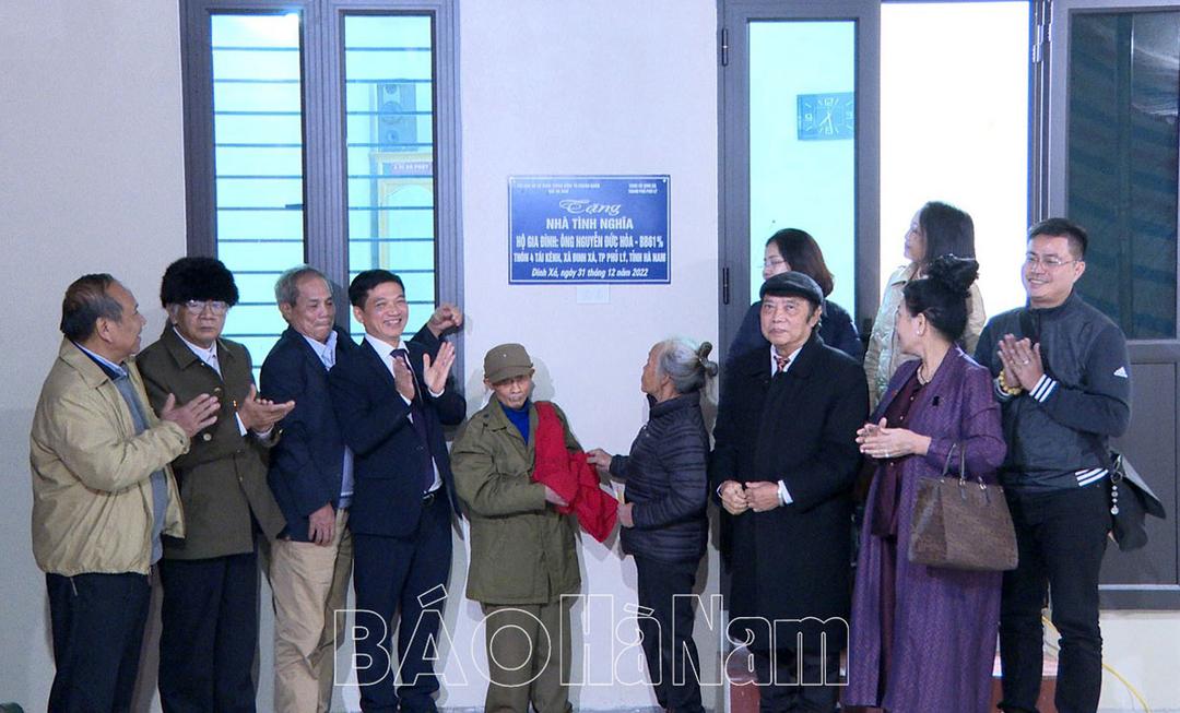 Bàn giao nhà tình nghĩa cho bệnh binh Nguyễn Đức Hòa