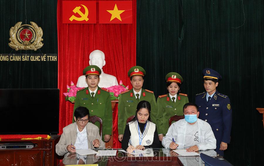 Tuyên truyền, ký cam kết về quản lý, sử dụng pháo hoa trên địa bàn