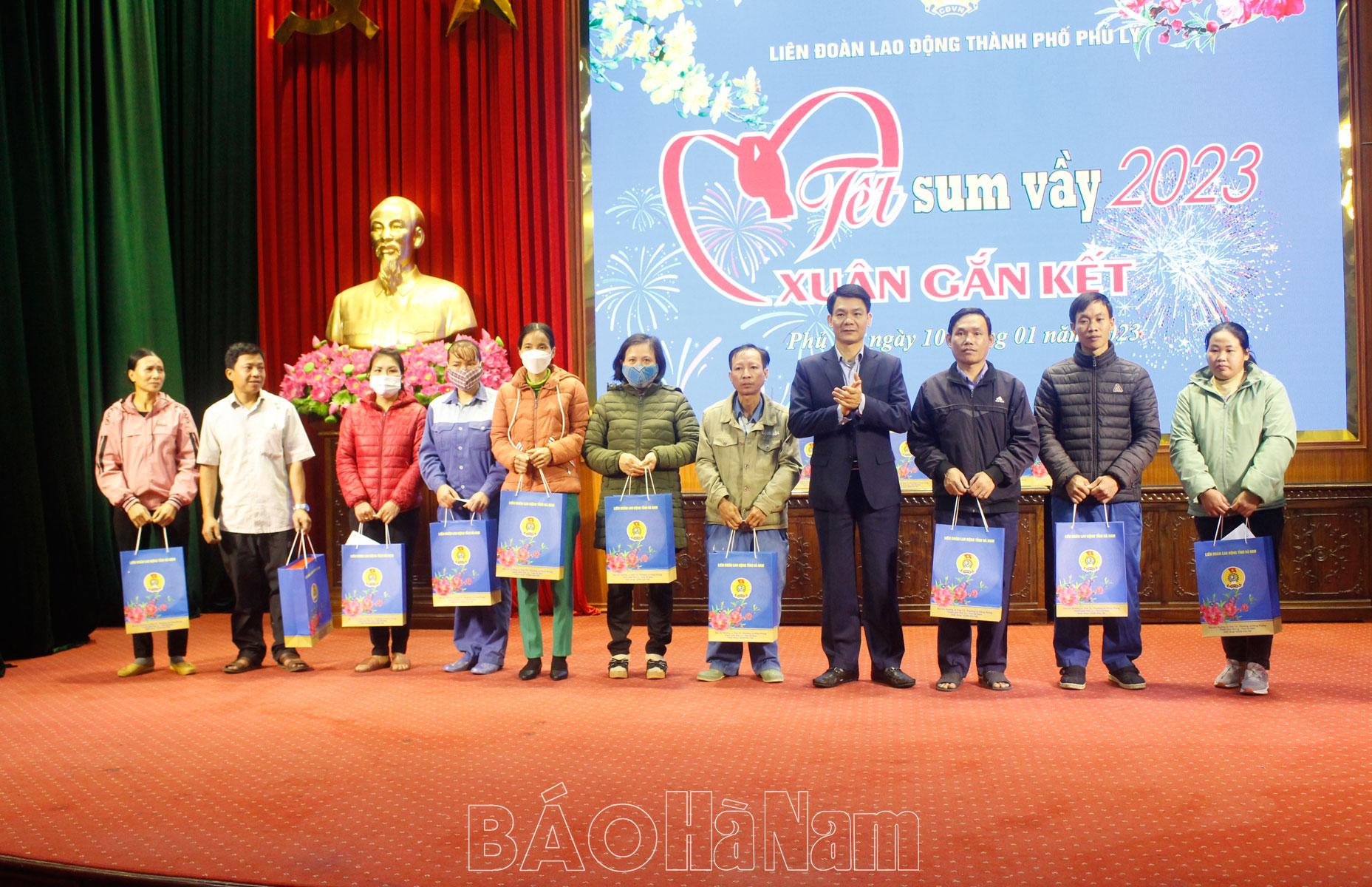 Liên đoàn Lao động thành phố Phủ Lý tổ chức chương trình “Tết sum vầy – Xuân gắn kết" 2023