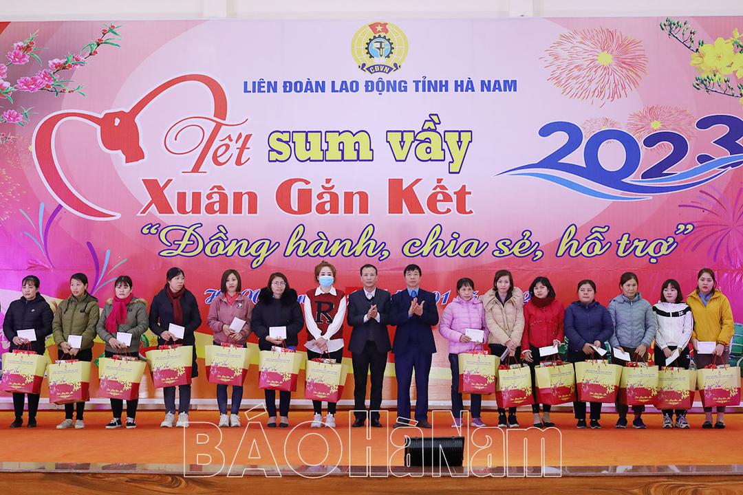 Liên đoàn Lao động tỉnh tổ chức đợt 4 chương trình “Tết sum vầy – Xuân gắn kết”
