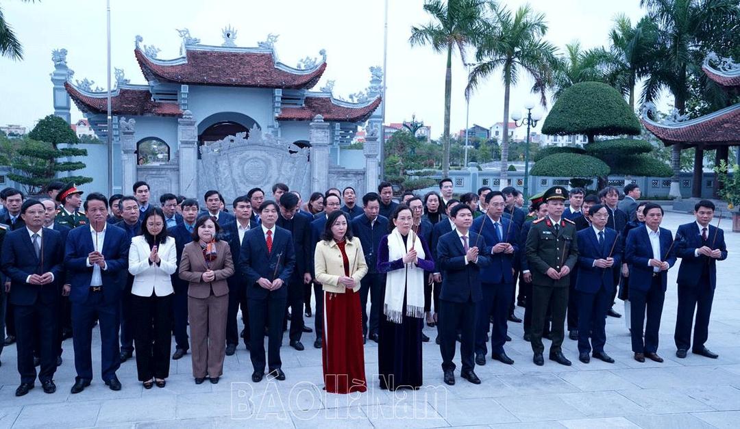 Lãnh đạo tỉnh dâng hương tưởng niệm các anh hùng liệt sỹ nhân kỷ niệm Ngày thành lập Đảng và mừng Xuân Quý Mão