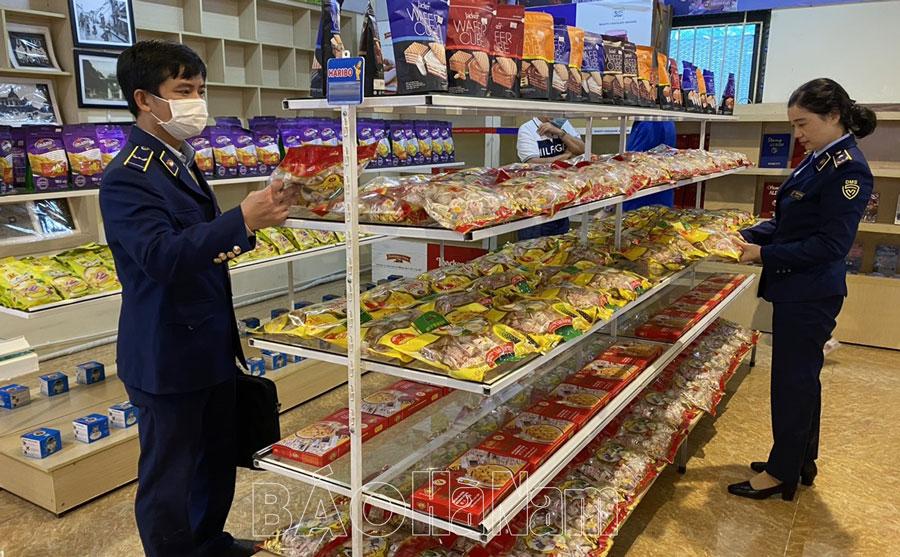 Tăng cường kiểm tra, kiểm soát thị trường dịp Tết Nguyên đán