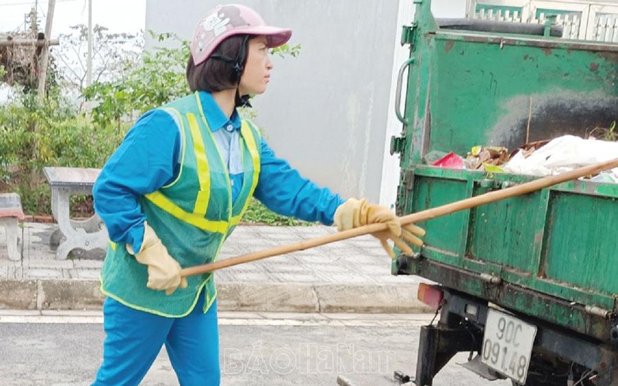 Một công nhân môi trường hết lòng với công việc