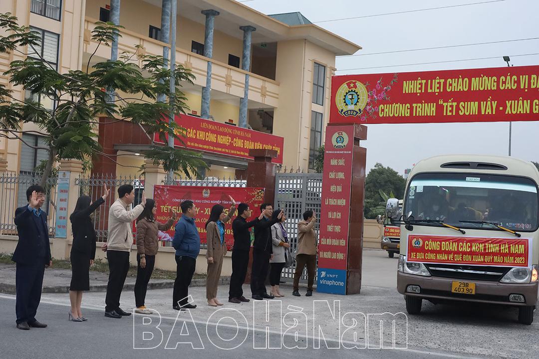 Hà Nam tổ chức 38 chuyến xe đưa hơn 1.100 công nhân về quê ăn Tết