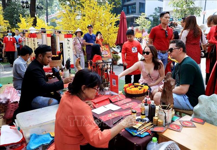 Thời tiết ngày mùng 1 Tết: Bắc Bộ có mưa nhỏ vài nơi, Trung Bộ, Nam Bộ trời nắng