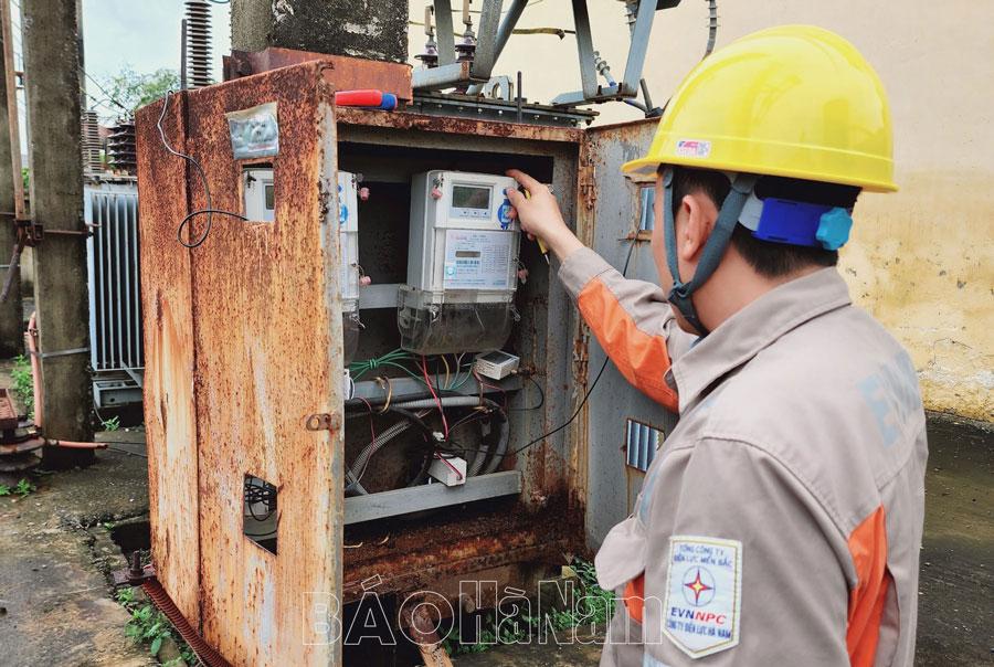 Điện lực huyện Lý Nhân nâng cao chất lượng điện, đáp ứng yêu cầu khách hàng