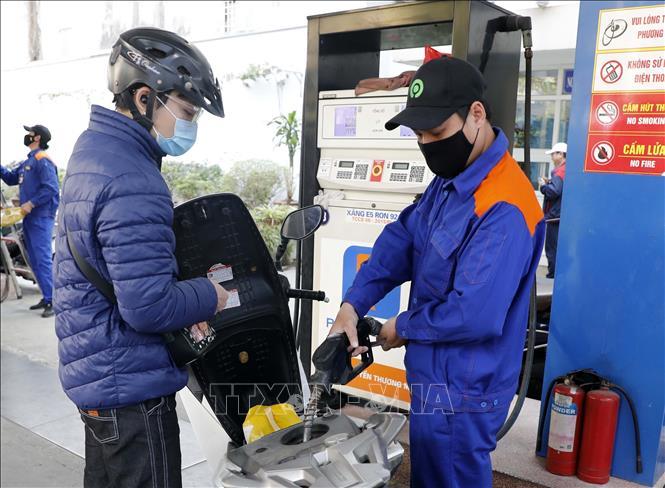 Đề xuất rút thời gian điều chỉnh giá xăng còn 7 ngày