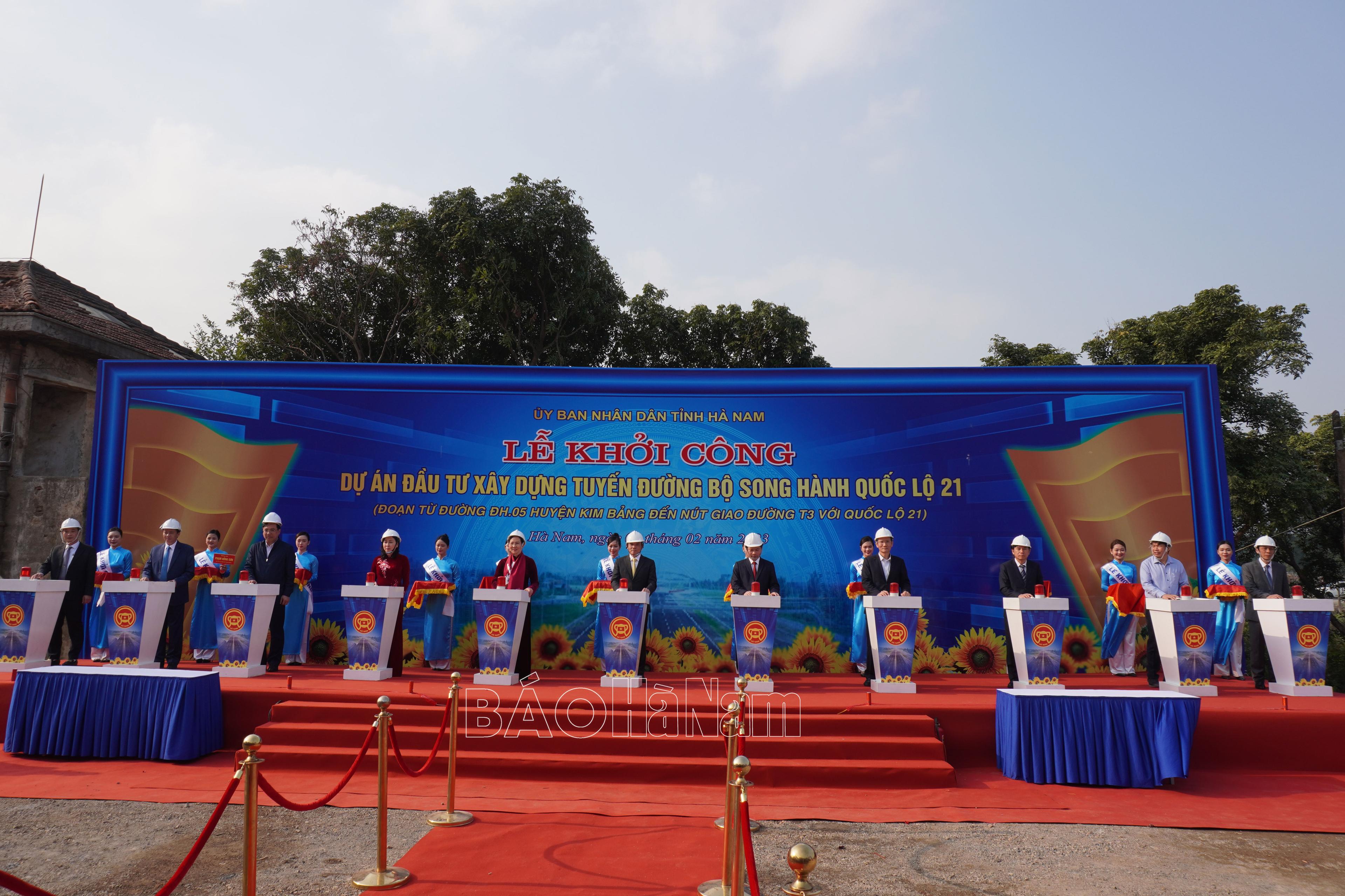 Khởi công Dự án đầu tư xây dựng tuyến đường bộ song hành Quốc lộ 21