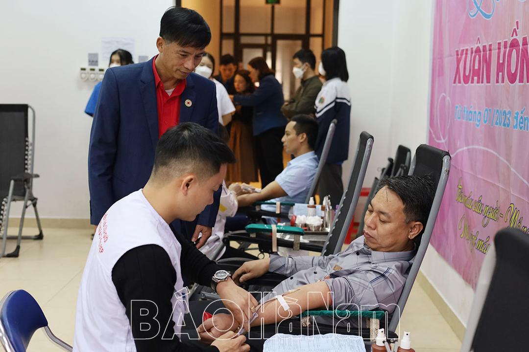 Trường Cao đẳng Nghề Hà Nam hiến tặng 98 đơn vị máu