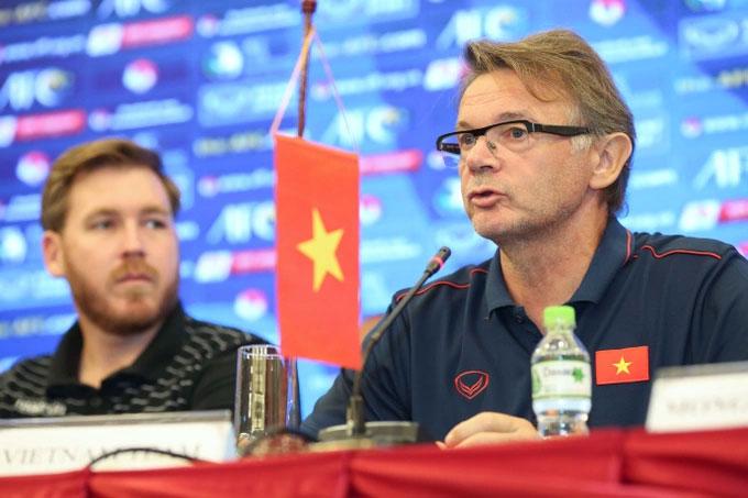 HLV Philippe Troussier chính thức dẫn dắt đội tuyển Việt Nam
