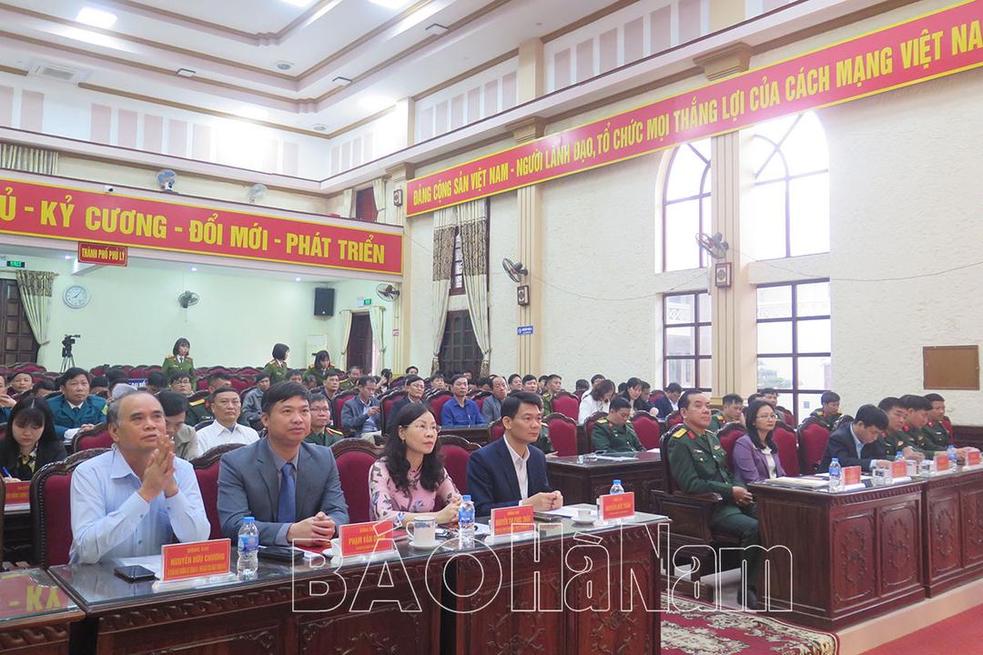 Thành phố Phủ Lý tổng kết công tác tuyển chọn, gọi công dân nhập ngũ và tham gia nghĩa vụ công an nhân dân năm 2023