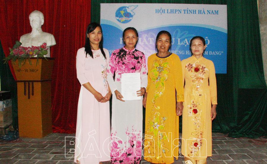 Hội LHPN xã Văn Xá ra mắt CLB  “Phụ nữ tự tin, tự trọng, trung hậu, đảm đang”