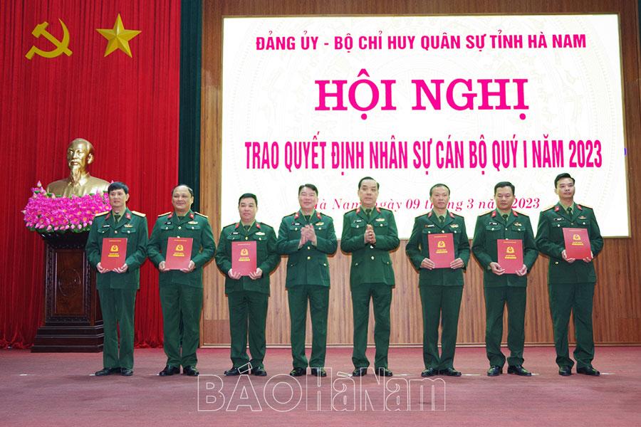 Đảng ủy Bộ CHQS tỉnh trao quyết định nhân sự Quý I/2023