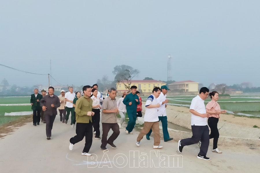 Xã Liêm Thuận tổ chức ngày chạy Olimpic vì sức khoẻ toàn dân