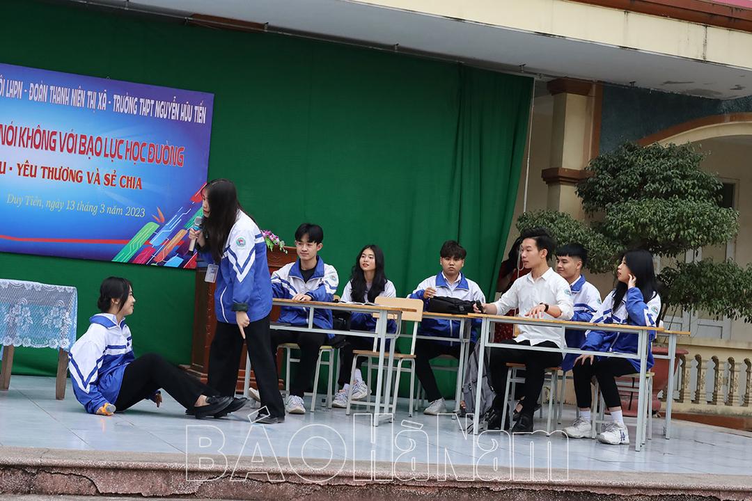 Diễn đàn tình bạn đẹp - Nói không với bạo lực học đường tại Trường THPT Nguyễn Hữu Tiến