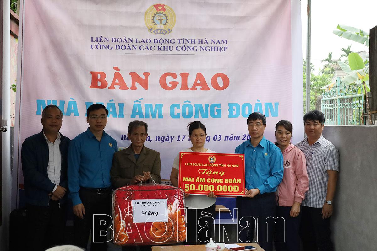 Công đoàn các khu công nghiệp tỉnh bàn giao nhà “Mái ấm công đoàn”