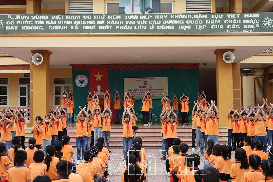 Liên đội Trường Tiểu học Văn Xá tổ chức Ngày hội Thiếu nhi vui khỏe – Tiến bước lên Đoàn năm học 2022-2023