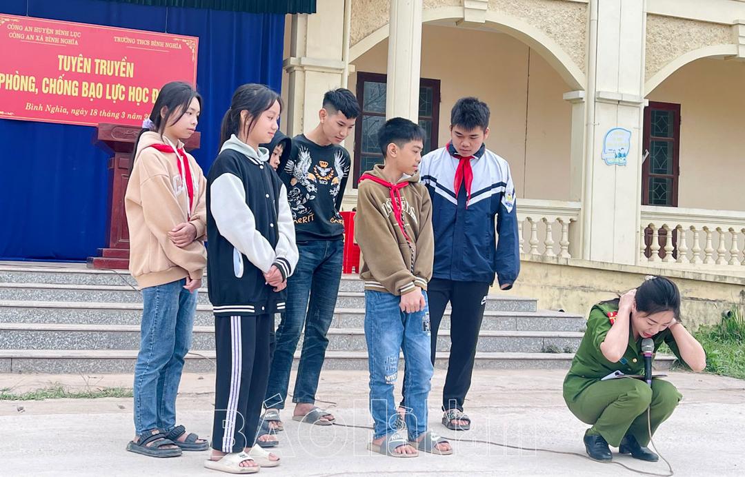 Công an Bình Lục tuyên truyền phòng, chống bạo lực học đường cho học sinh trường THCS Bình Nghĩa