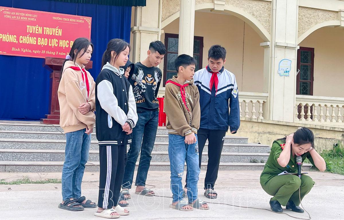 Công an Bình Lục tuyên truyền phòng, chống bạo lực học đường cho học sinh trường THCS Bình Nghĩa