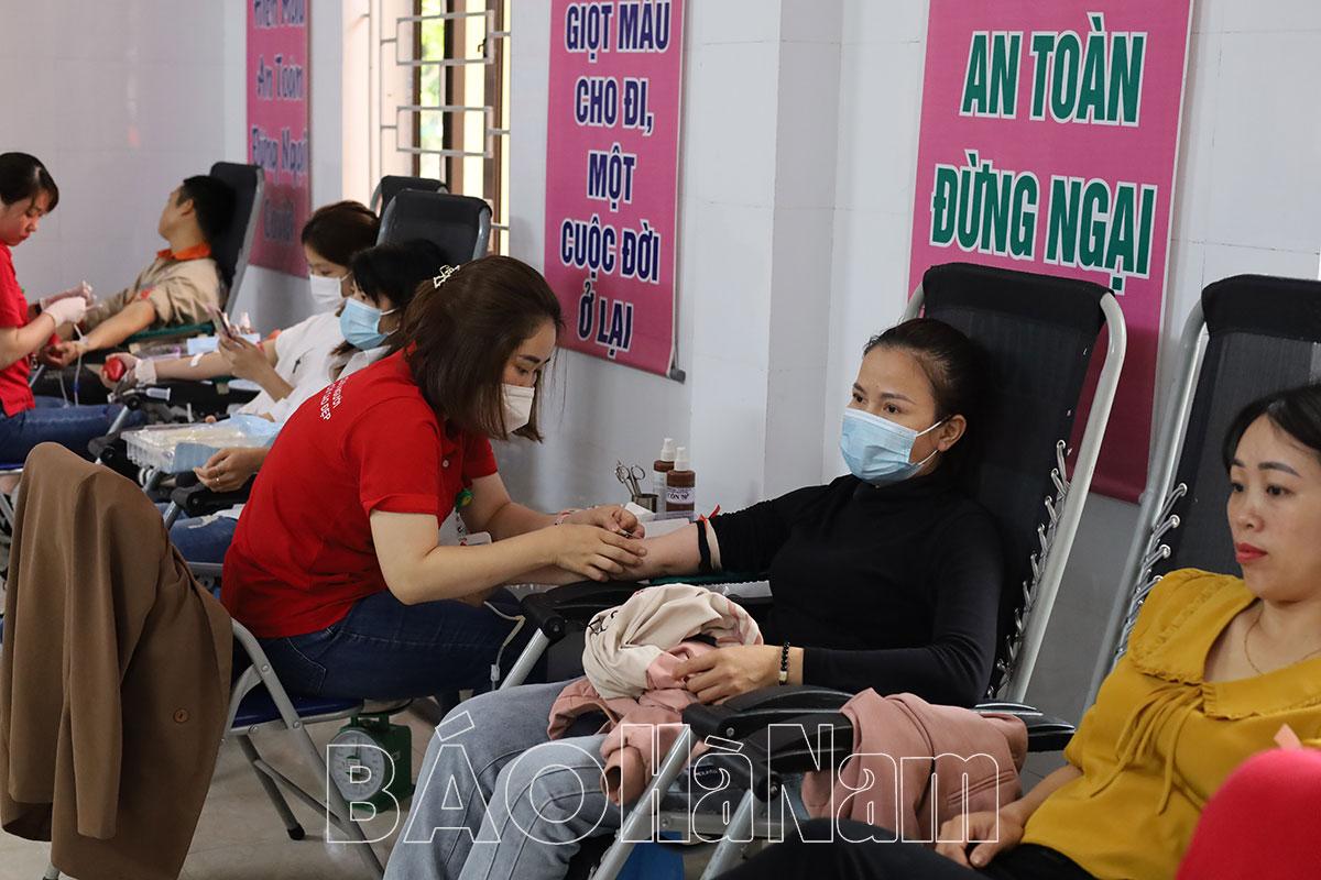 Hội Chữ thập đỏ tỉnh tổ chức Ngày hội hiến máu tình nguyện