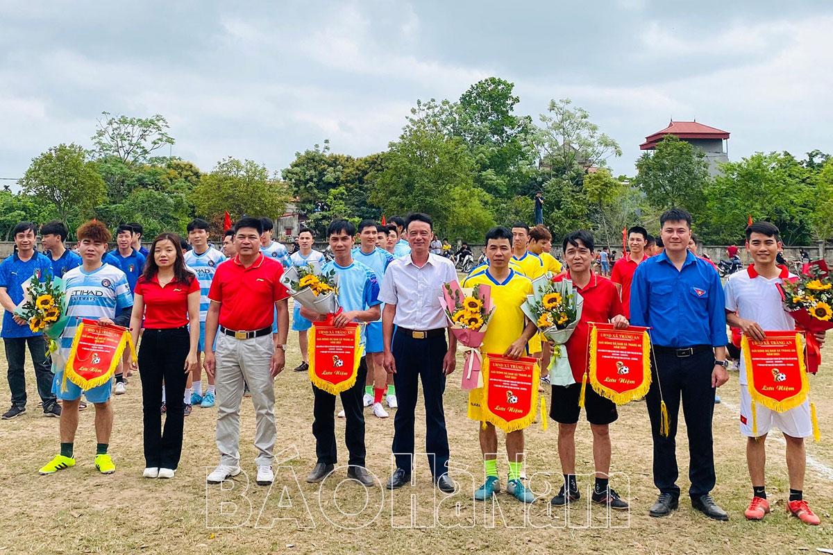Đoàn thanh niên xã Tràng An phối hợp tổ chức giải bóng đá chào mừng ngày Thành lập Đoàn