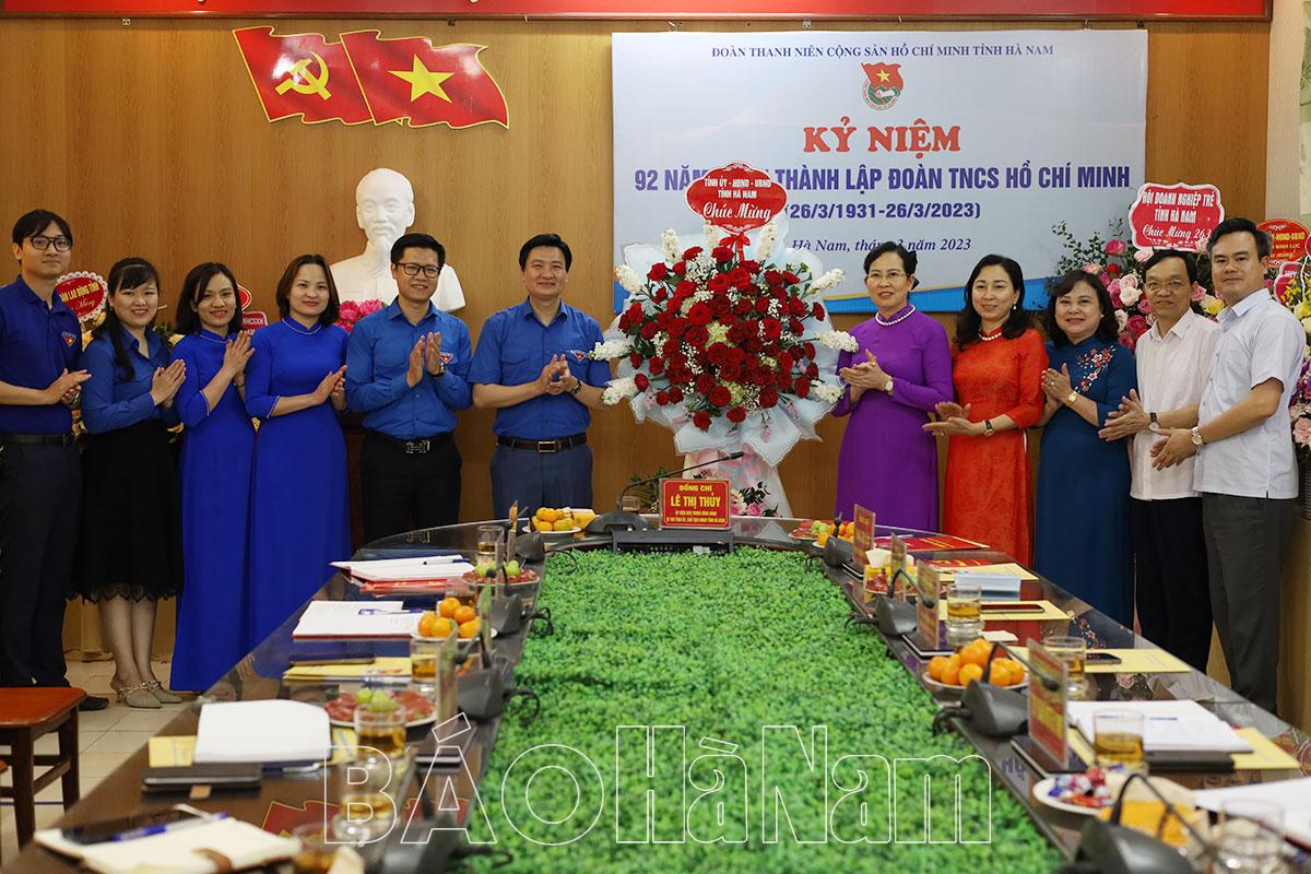 Đồng chí Bí thư Tỉnh ủy Lê Thị Thủy thăm, chúc mừng Tỉnh đoàn nhân kỷ niệm 92 năm Ngày thành lập Đoàn