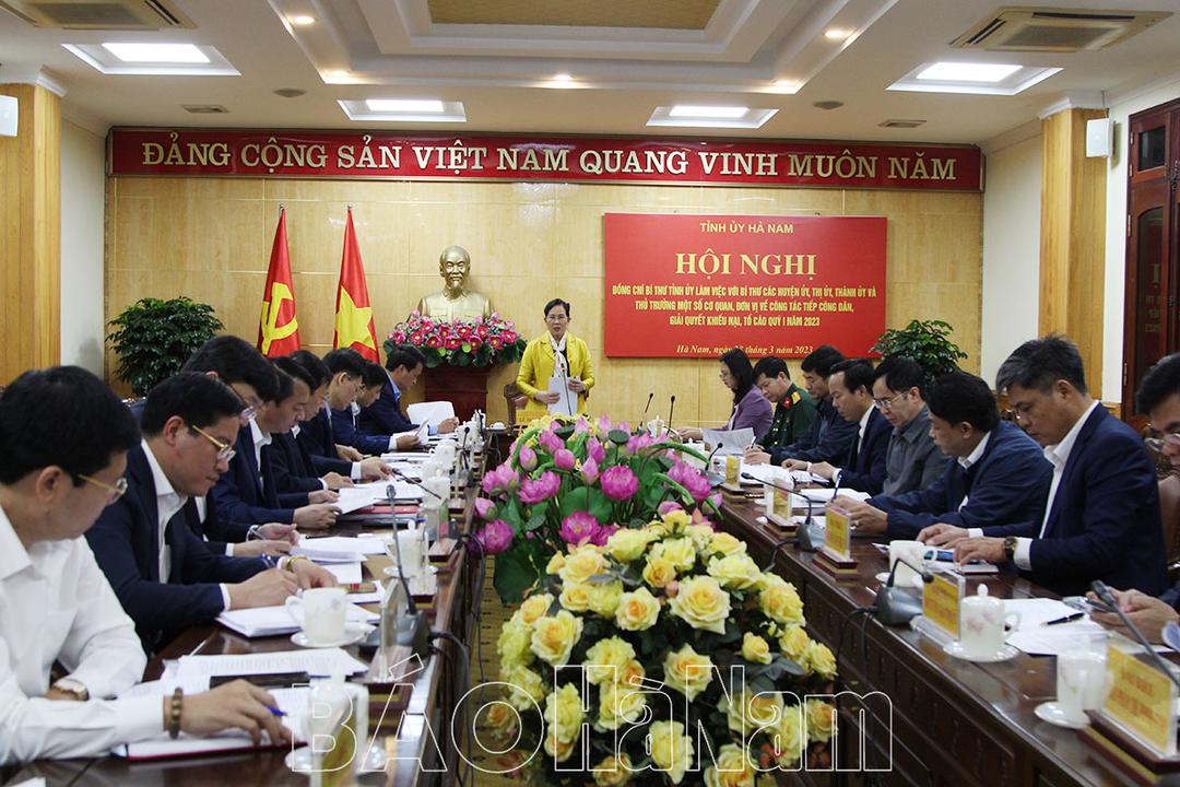 Đồng chí Bí thư Tỉnh ủy Lê Thị Thủy làm việc với bí thư các huyện, thị, thành ủy và một số cơ quan, đơn vị về công tác tiếp công dân, giải quyết KNTC