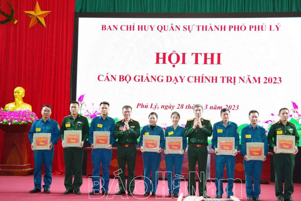 Ban CHQS thành phố Phủ Lý tổ chức hội thi cán bộ giảng dạy chính trị trong LLVT