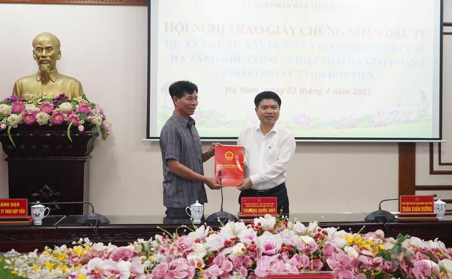 Trao Giấy chứng nhận Dự án Đầu tư xây dựng và Kinh doanh kết cấu hạ tầng KCN Thái Hà giai đoạn 2