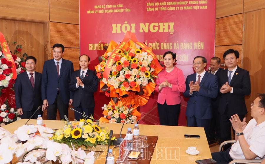 Chuyển giao tổ chức Đảng và đoàn thể Công ty CP xi măng Vicem Bút Sơn về trực thuộc Tổng công ty