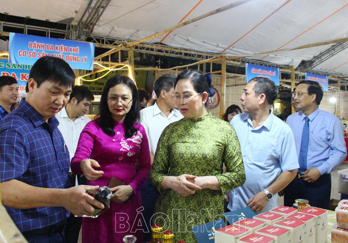 Tọa đàm, giao lưu, tuyên truyền giới thiệu và trưng bày sản phẩm OCOP; sản phẩm an toàn, có nguồn gốc trong sản xuất nông nghiệp