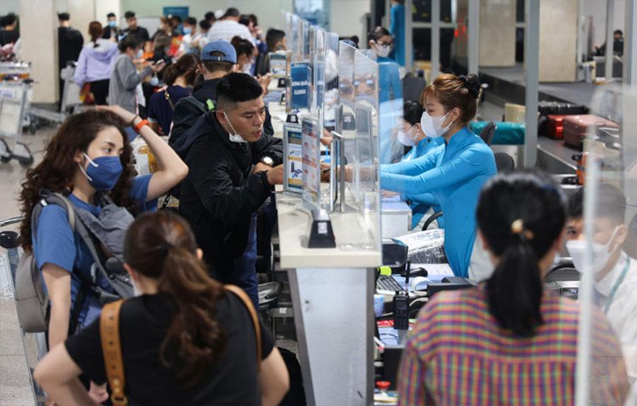 Vì sao vé máy bay trong nước tăng cao?