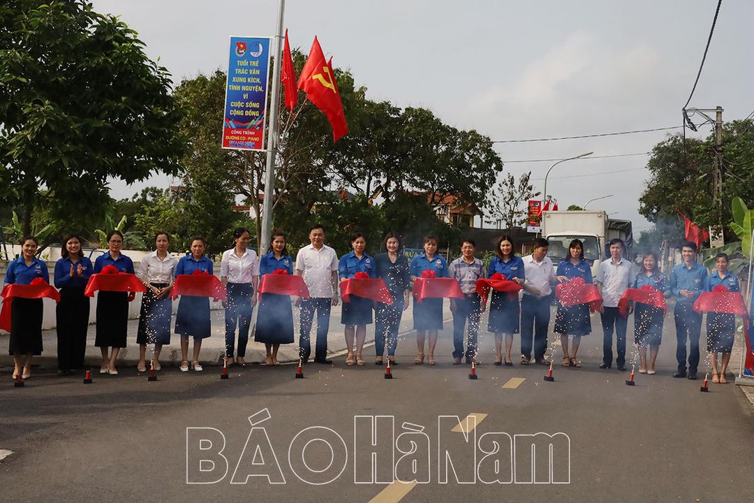 Đoàn Thanh niên - Hội LHTN xã Trác Văn khánh thành công trình Đường cờ - pano thanh niên
