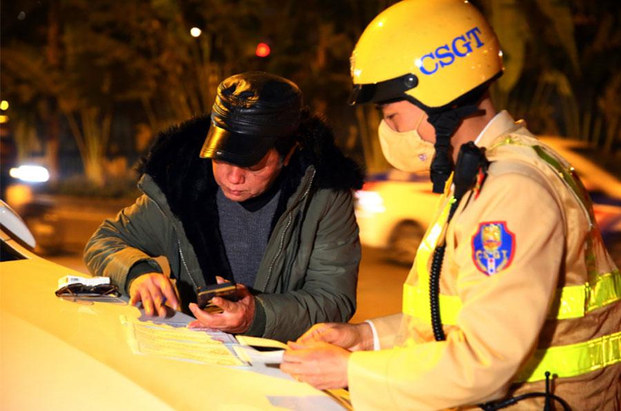 Từ 5/5, lái xe chậm nộp tiền phạt vi phạm hành chính sẽ bị tính thêm 'lãi ngày'