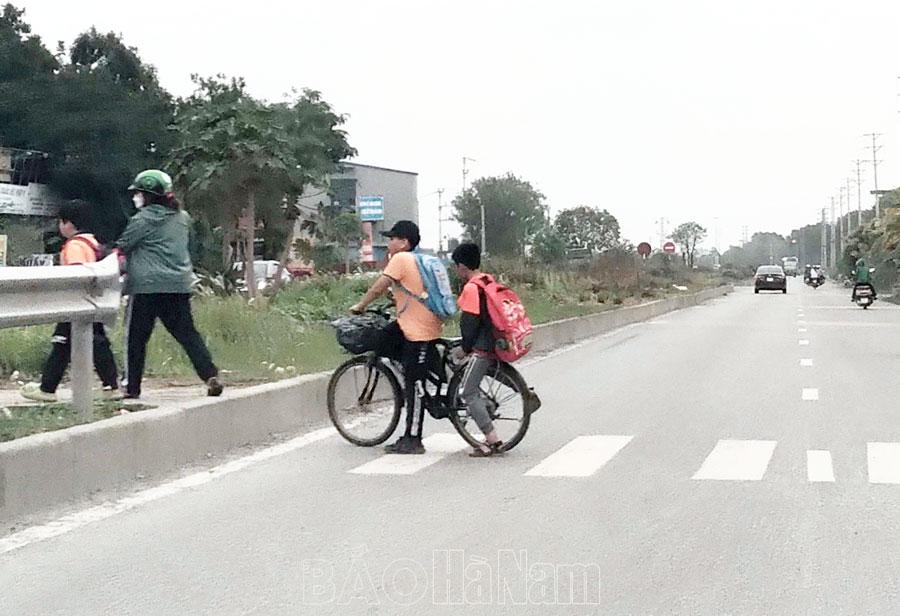 Nỗ lực khắc phục những bất cập tại một số nút giao thông